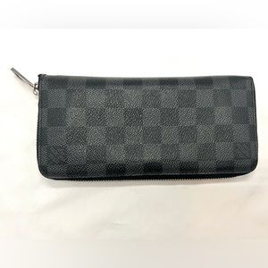 ‼️SOLD‼️Louis Vuitton Damier Graphite Vertical Zippy - 100% Authentic!